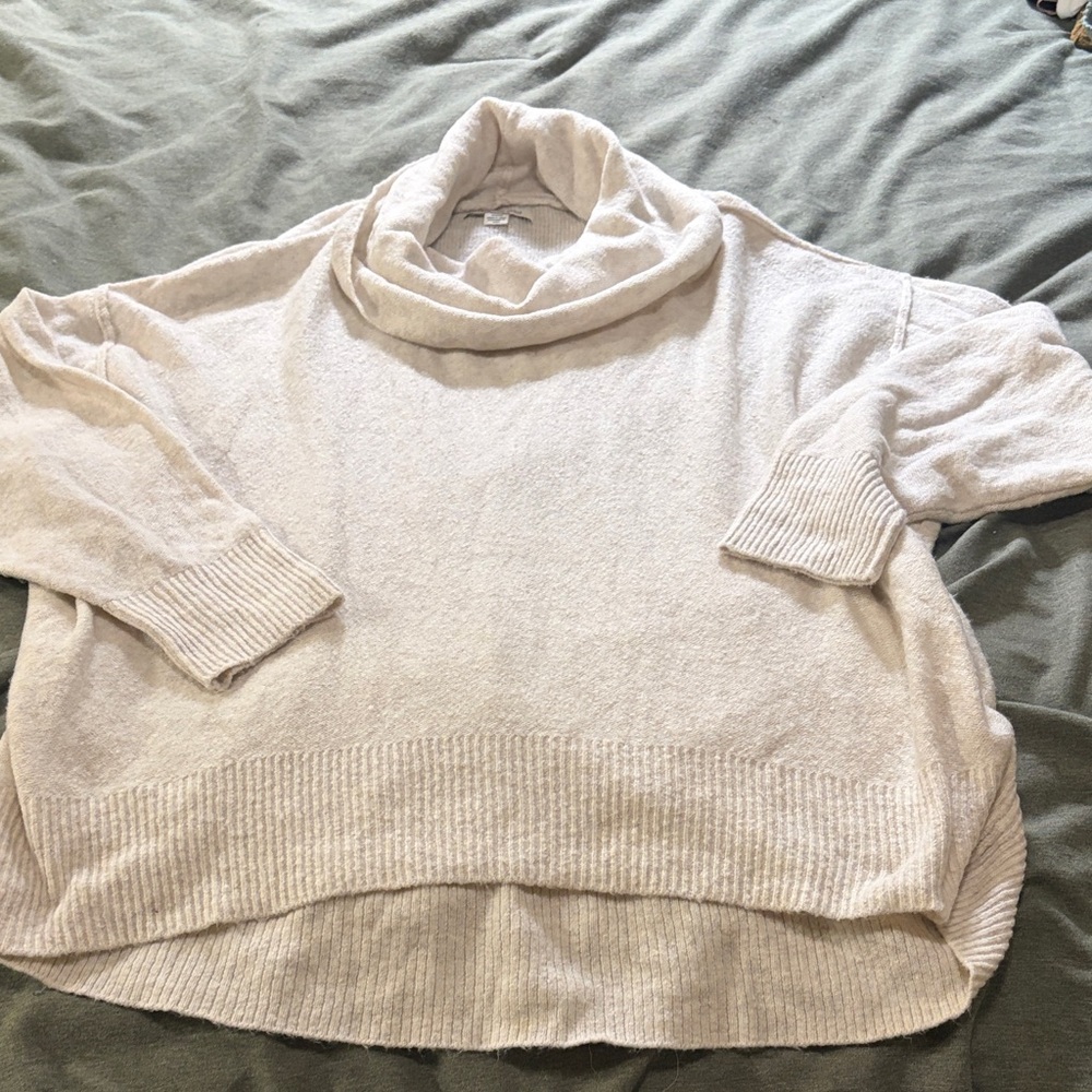 American Eagle turtleneck 
Size M